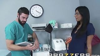 Brazzers - Shazia Sahari - Doctor Pounds Nurse While Patient Is Ing