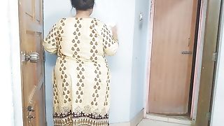 (ghar Kee Saphaee Karate Hue Maa Ko Chodane Ko Majaboor) Indian Stepmom Fucked While Cleaning The Mansion - Hindi Audio